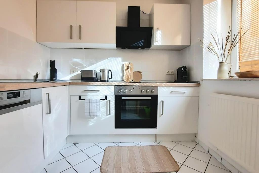Stadt-oase - Kostenlos Parken, Ruhig, Kliniken, Gop, Bali-therme, Boxspringbett Apartment *