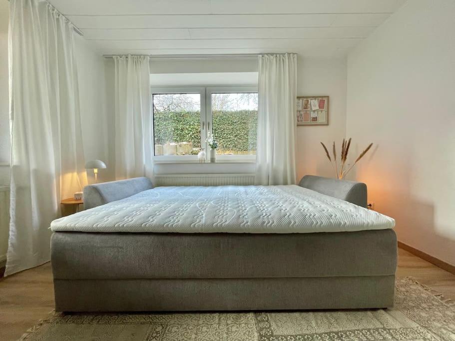 Stadt-oase - Kostenlos Parken, Ruhig, Kliniken, Gop, Bali-therme, Boxspringbett Apartment *